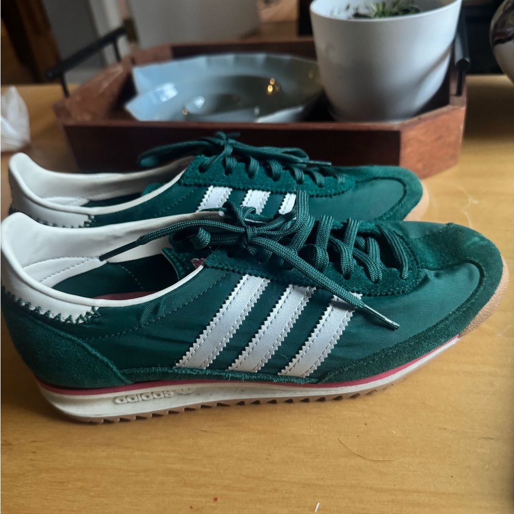 Adidas women’s Green Sneakers sl72